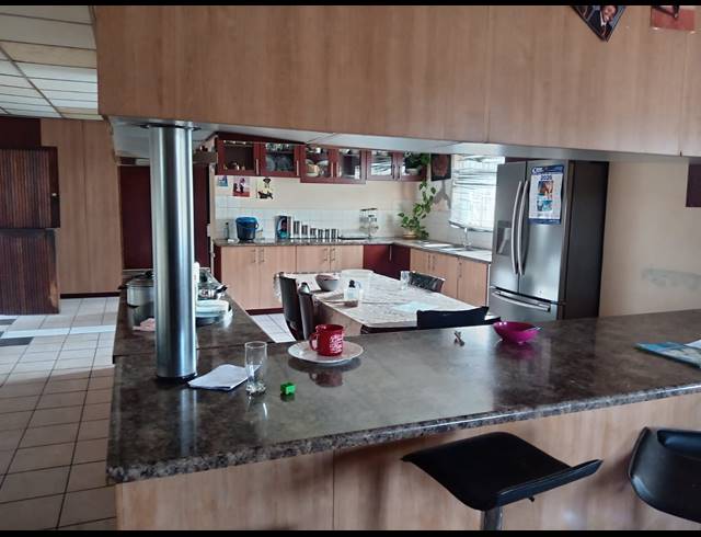4 BEDROOM HOUSE TO LET IN MULLERSTUINE
